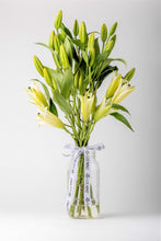 Load image into Gallery viewer, White Lilies - Stemmz
